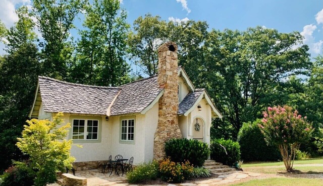 Pet Friendly Fairytale Cottage