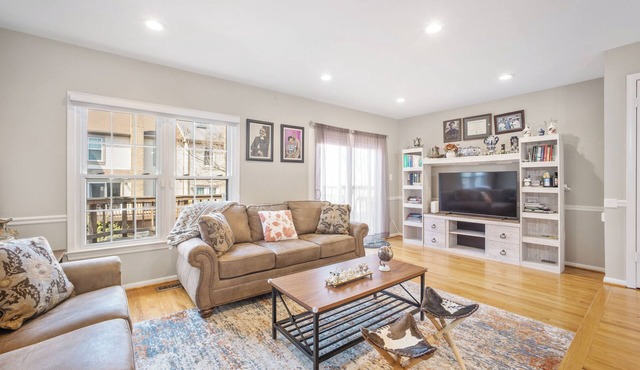 Pet-Friendly Fairfax Home w/Yard Near Dulles