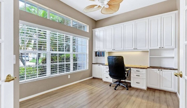 Pet-Friendly Family Retreat w/pool & beach supplies for 8 near Gulf Beaches