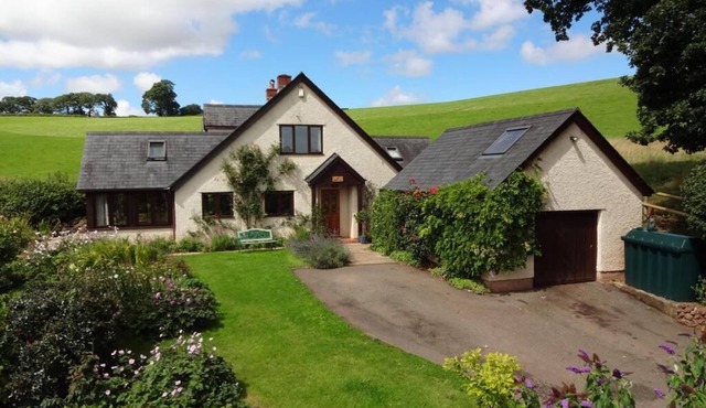 Pet friendly Family House in the country with views and wood fired hot tub