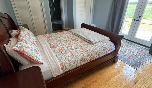 Pet-friendly farm stay with cozy rooms, open fields, and peaceful sunsets!