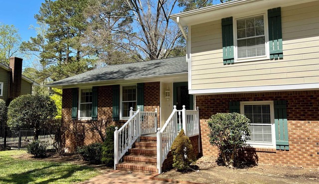 Pet Friendly Fenced In 4 BDRM 3 BA DT Cary Home