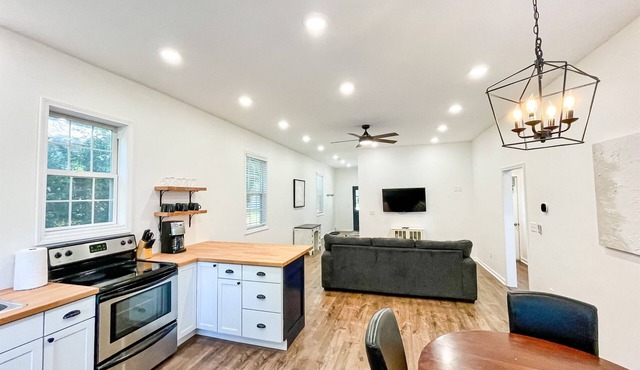 Pet Friendly - Fenced Yard - No Cleaning Fee