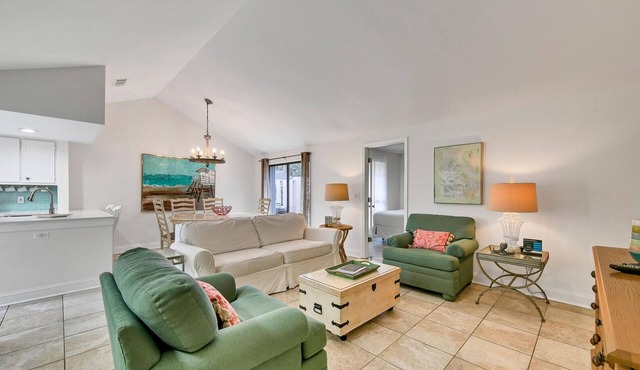 Pet-friendly Fenced Yard, Linkside Village 476!