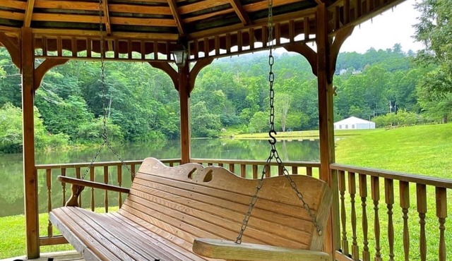 PET FRIENDLY 🙈 FIRE PIT 🔥 FoxFire Museum