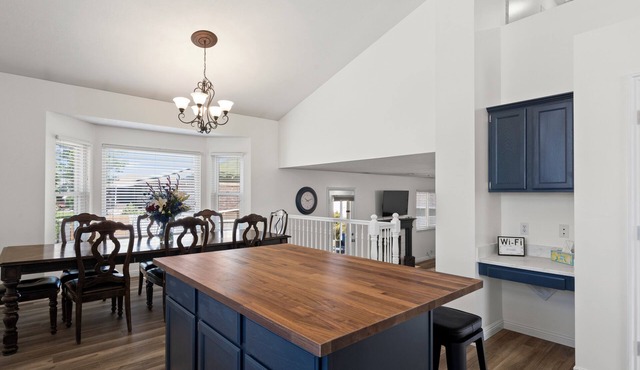 Pet Friendly, Fireplace, 17Mi to Snowbird Ski