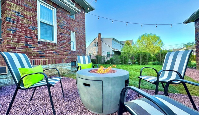 Pet Friendly! Firepit & Gameroom- Walk To Restaurants, 15 Mins To Hershey Park!