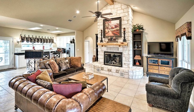 Pet-Friendly Flatonia House w/Patio & Gazebo!