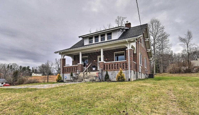Pet-Friendly Floyd House with Porch - In Town!
