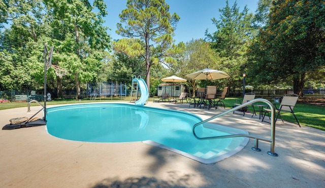 Pet-Friendly Fort Valley Home w/Private Pool