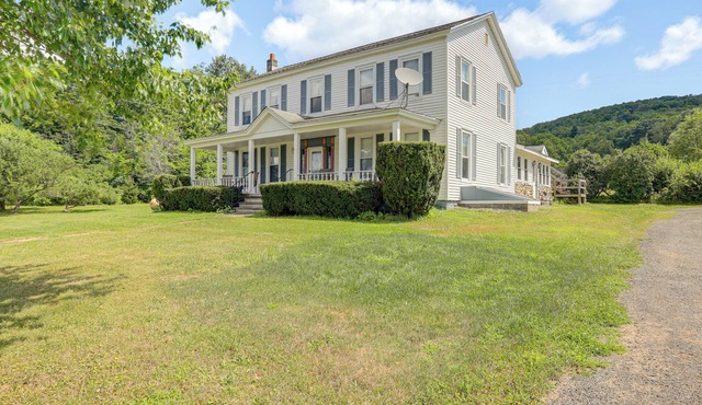 Pet-Friendly Franklinville Farmhouse w/Sunroom!