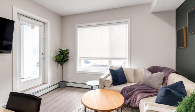 Pet Friendly, Free Parking, Close to Downtown