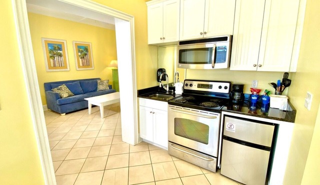Pet-friendly - Full Kitchen - 3 Blocks to Beach! Unit 501