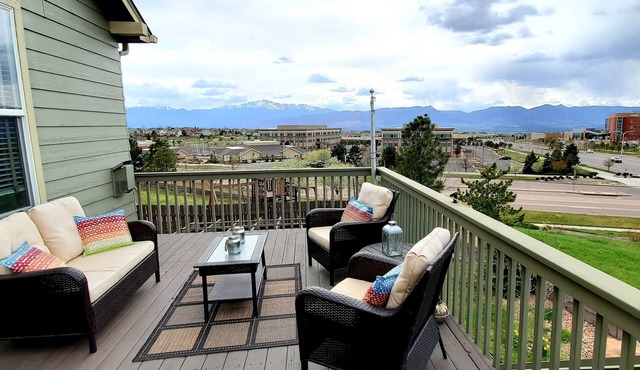 Pet Friendly Gorgeous Rancher/Mtn Views/AF Academy/fenced yard area for kids