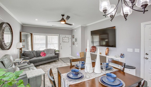 Pet-Friendly Gallatin Home w/Deck, 1 Mi to Town!