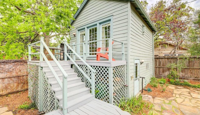 Pet-Friendly Garden Studio in Woodland Heights!