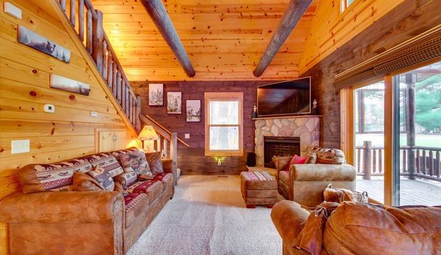 Pet-friendly Garrison Retreat w/Gas Fireplace!