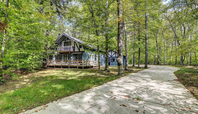 Pet-friendly Gem: Hike, Fish & Golf in Gaylord