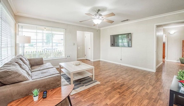 Pet Friendly Gem near Fresno State Airport