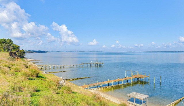 Pet-Friendly Gem w/Private Dock in Deltaville!