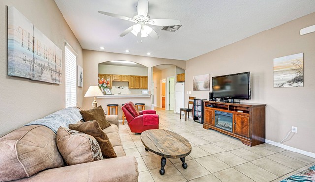 Pet-Friendly Gem w/Yard & Pool Access in Sebring