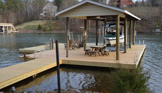 Pet friendly, Gently sloping lot, large dock, Quiet cove, Great swimming!