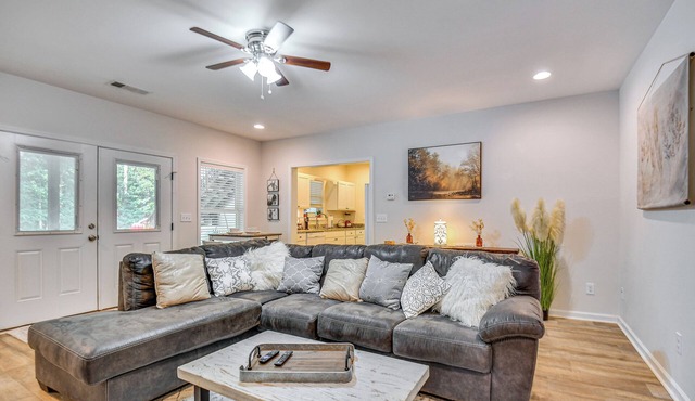 Pet-Friendly Georgia Apartment: 8 Mi to Athens!