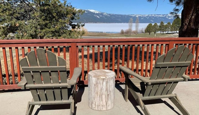 Pet Friendly Getaway Overlooking Lake Cascade