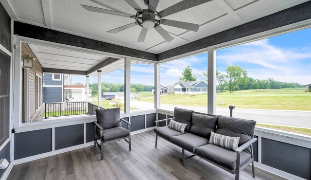 Pet-friendly Getaway With Golf & Private Patio Retreat 4 Bedroom Home