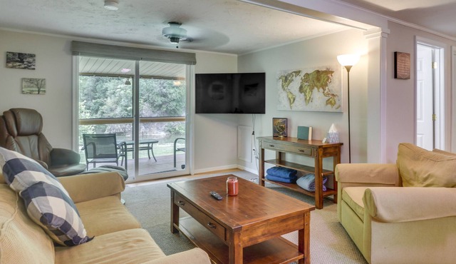 Pet-Friendly Glasgow Home w/ Buffalo Creek View!