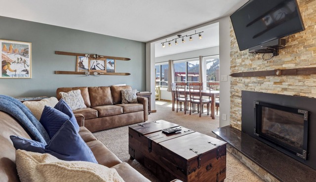 Pet-Friendly, Great Views, Large Sleeping Capacity, Walk to Lifts - BE306