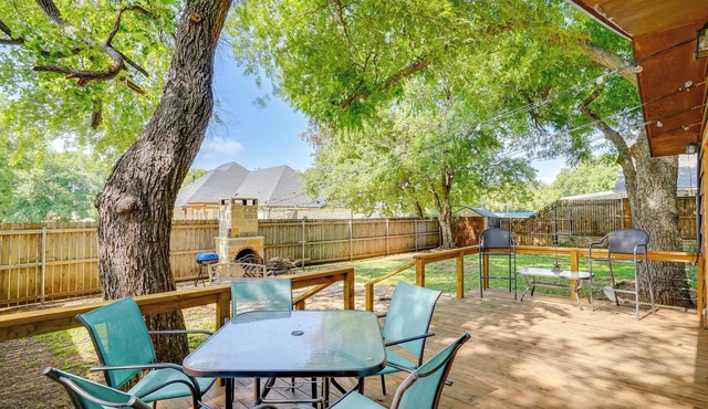 Pet-Friendly Granbury Home w/Yard, Near Downtown!