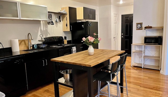 Pet friendly ground level 30days+ 60in TV 0.4 mi to hospital/ATSU