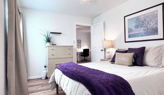 Pet-friendly, ground level, Laundry, Queen