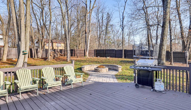 Pet-Friendly Group Getaway 12 Mi to Camelback Mtn!