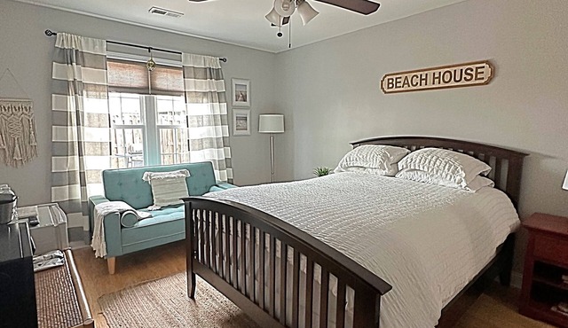 Pet-friendly guest suite. Private fenced yard. 2 min walk to beach.