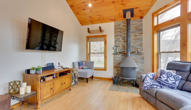 Pet-Friendly Hancock Home on the Delaware River!