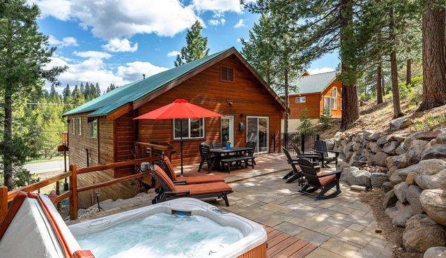 Pet-Friendly Haven in Tahoe Donner | Hot Tub, King Suite, Near Ski Resort