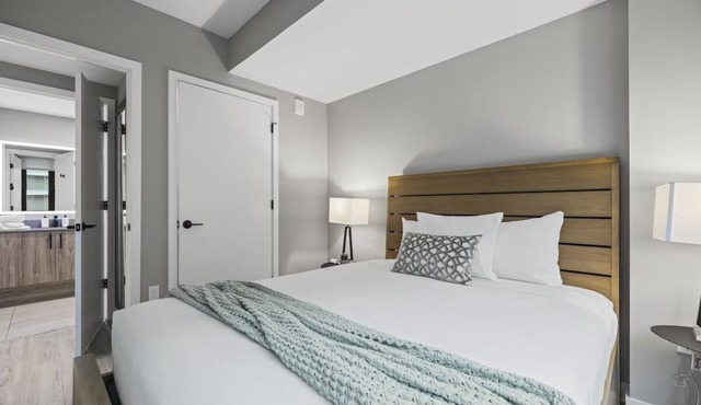 Pet-Friendly Haven | Kitchen & Rooftop Views | Perfect for Extended Stays