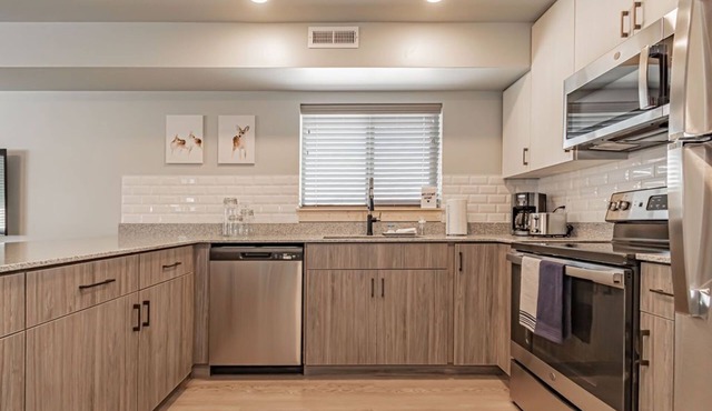 Pet Friendly!Heart of Rexburg close to Jackson Hole,Yellowstone Nat park & BYUI