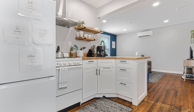 Pet-friendly, heart of downtown