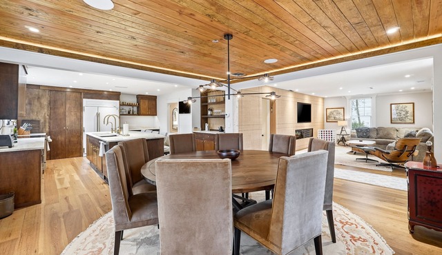 Pet Friendly Herty House (Upper Level Only)