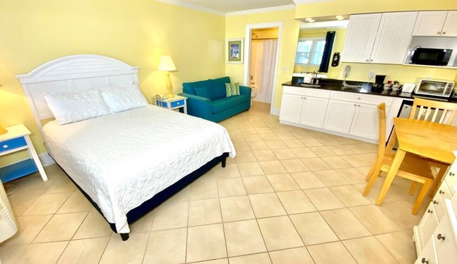 Pet-friendly, Hidden Gem, 3 Blocks to Beach! Unit 203