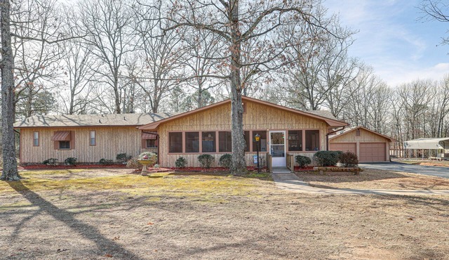 Pet-Friendly Higden Getaway < 1 Mi to Marina!