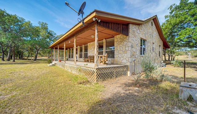 Pet-Friendly Hill Country Retreat w/Deck!