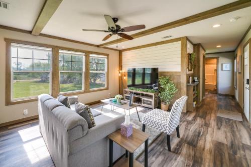 Pet-Friendly Hill Country Hideaway with Deck