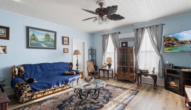 Pet-Friendly Historic 4BR Home in Illinois