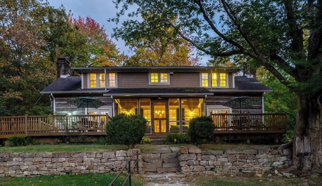 Pet-Friendly Historic Retreat Near Kentucky Artisan Center & Pinnacles