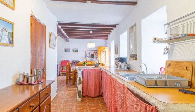 Pet-Friendly Holiday Home "Casa Aitana-Abdet - Val de Guadalest" with Mountain View, Terrace & Wi-Fi