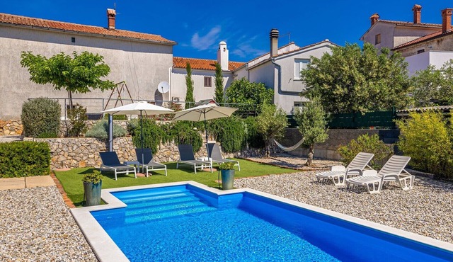 Pet-Friendly Holiday Home Mare with Pool – The Perfect Family Retreat Amidst Nature’s Tranquility